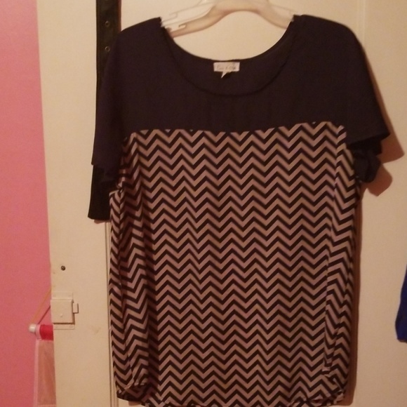 Tops - Picture 2 of 4